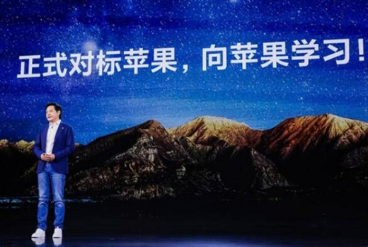 小米12正面挑战iPhone，未来五年超1000亿投入研发